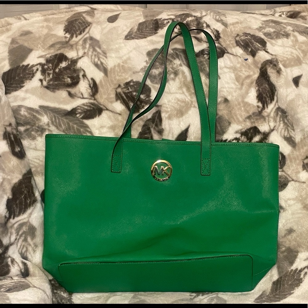 Like new Michael Kors shoulder bag